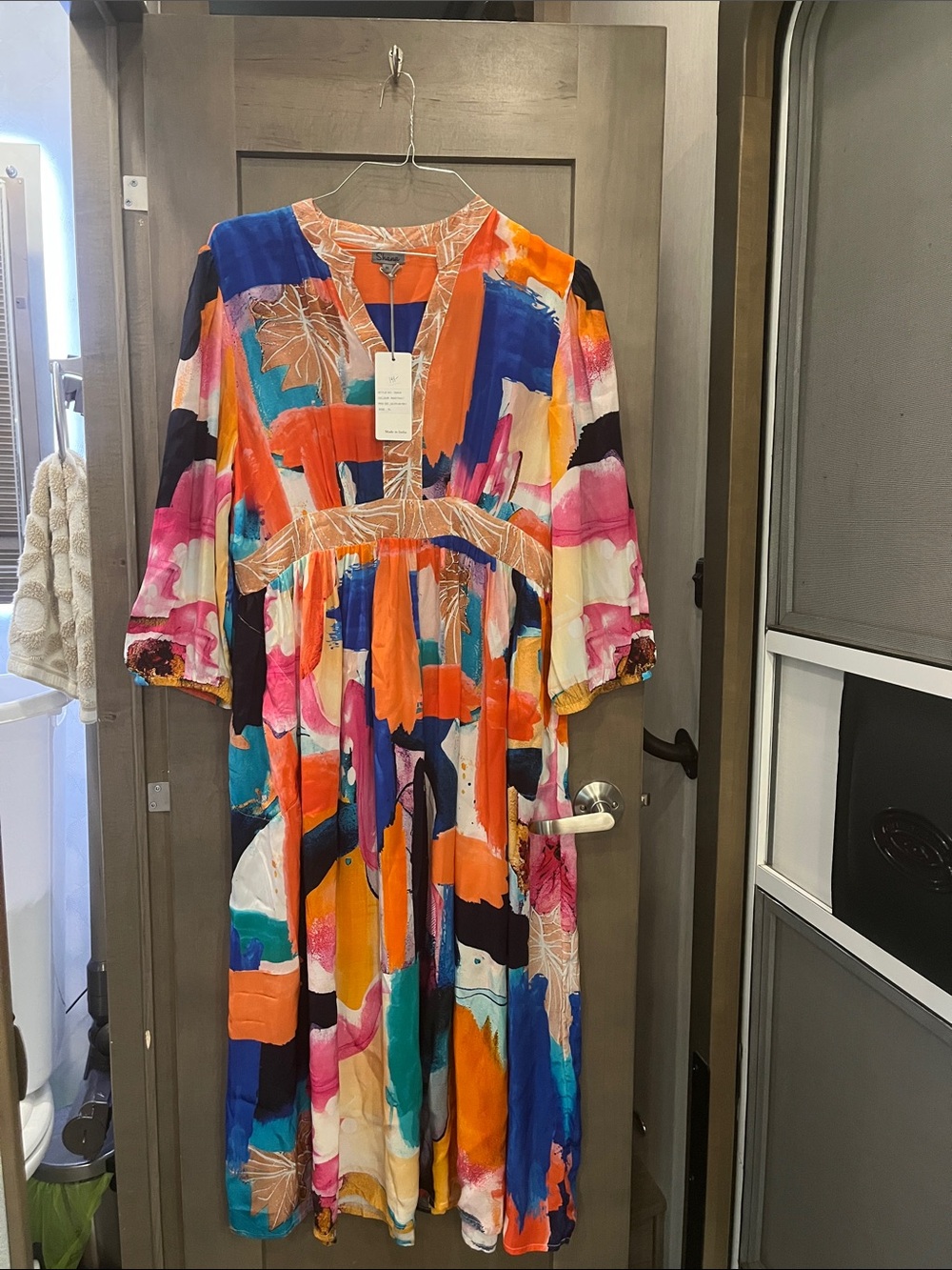 Colorful Abstract Print Midi Dress with V-Neck.